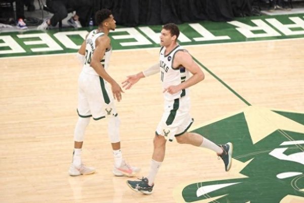 Người hâm mộ nói rằng Bucks nên nghỉ hưu chiếc áo Daluo. Antetokounmpo chuyển tiếp: 1000.000%