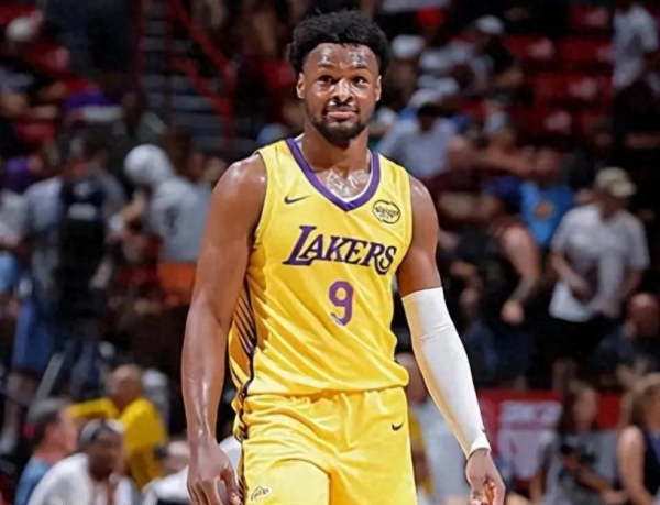 Wade lên tiếng! Giảm áp lực lên con trai của James: Đừng ép 