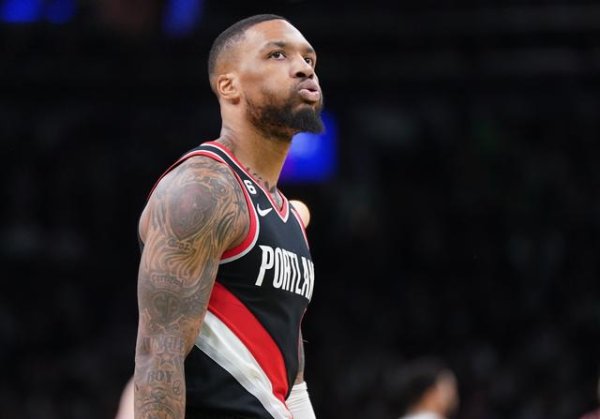 Tham gia lực lượng với Lillard Young để ghi bàn + ba con trỏ